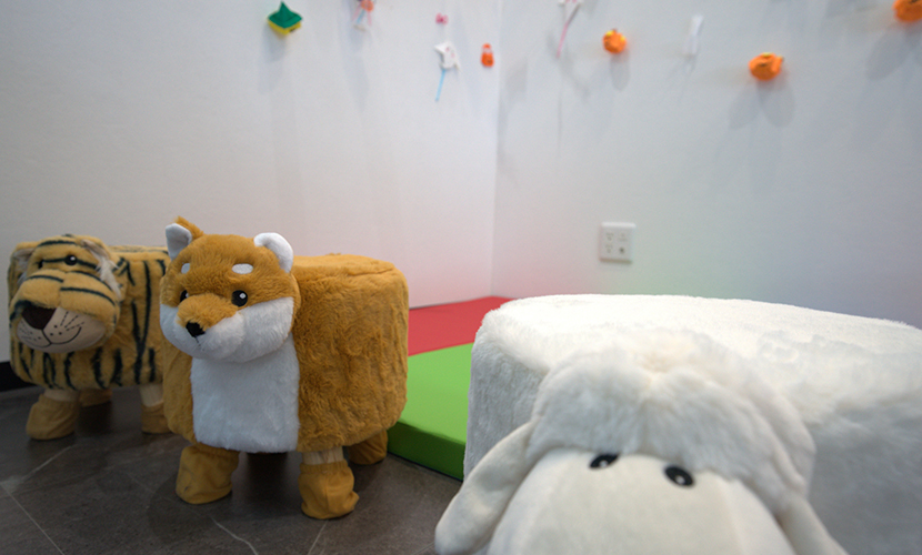 富山県砺波市の会員制複合施設 sanTas（サンタス）のLOUNGE BASE（ラウンジベース）キッズスペース。