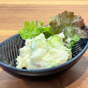 ポテトサラダ。富山県砺波市の定食・居酒屋サンタス食堂のフードメニュー。