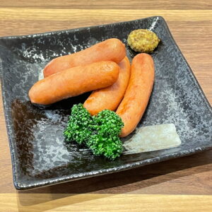 焼きウインナー。富山県砺波市の定食・居酒屋サンタス食堂のフードメニュー。