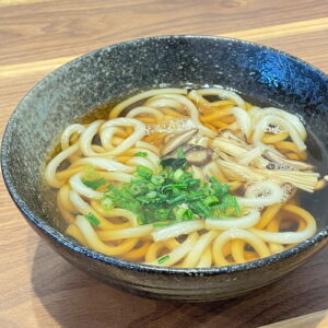 うどん。富山県砺波市の定食・居酒屋サンタス食堂のフードメニュー。