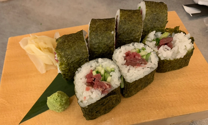 富山市馬肉専門店「馬喰ろう」。太巻き。