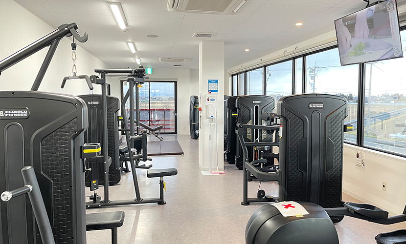 富山県砺波市の会員制複合施設 sanTas(サンタス)のFIT BASE(フィットベース)。鍛えない24時間パノラマフィットネス・ジムの筋トレマシン。