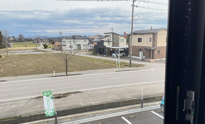富山県砺波市の会員制複合施設 sanTas(サンタス)のFIT BASE(フィットベース)。鍛えない24時間パノラマフィットネス・ジムの網戸は展望性が高い最高級網戸(快適ネット)を使用。換気やコロナ対策万全です。