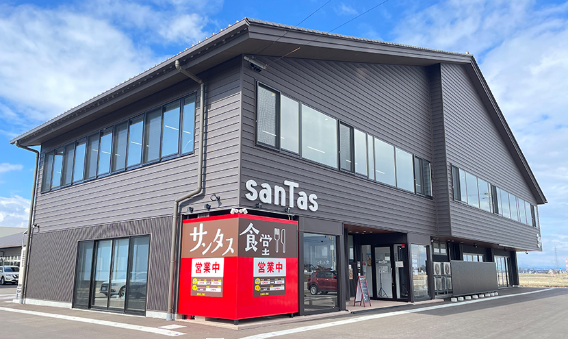 砺波市の会員制複合施設 sanTas（サンタス）の外観。