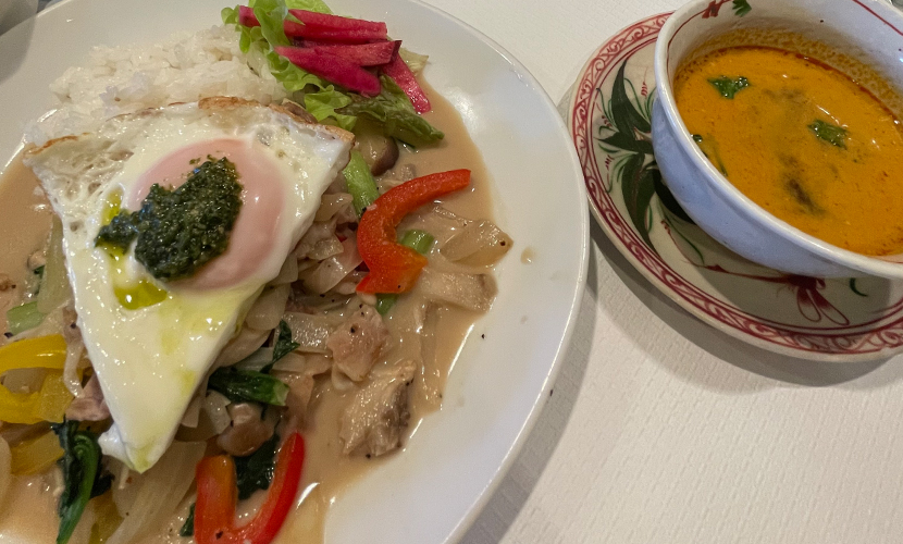 富山にある小さなベトナム！ティエン・コム・ベトナム　豚肉の煮込み料理と酸味のあるスープ！