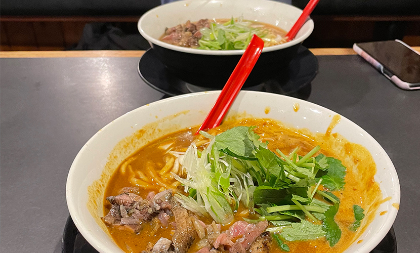 富山。射水市。ラーメン屋。昭和食堂。炭鶏カレー麵。