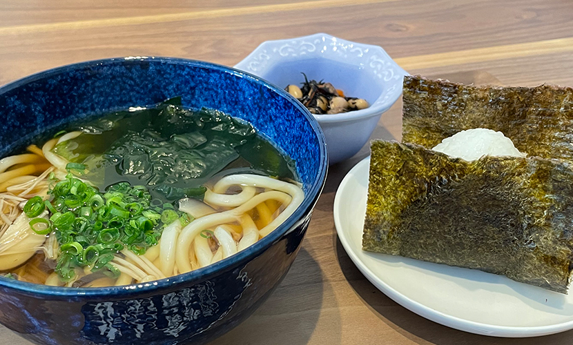 サンタス食堂に「うどん定食」が登場！。富山県砺波市の定食・居酒屋サンタス食堂のフードメニュー。