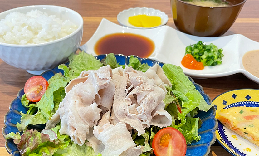 豚しゃぶサラダならサンタス食堂。砺波ランチ定食日記。