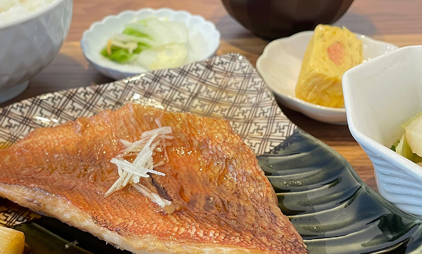 赤魚の煮付け定食ならサンタス食堂。砺波ランチ定食日記。