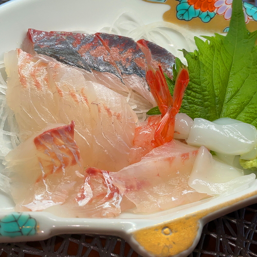 刺身盛り合わせ。富山県砺波市の定食・居酒屋サンタス食堂の仕出し・オードブル。