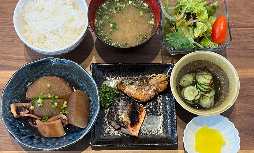 イカ大根＆さばのみりん干し定食。富山県砺波市の定食・居酒屋サンタス食堂のフードメニュー。