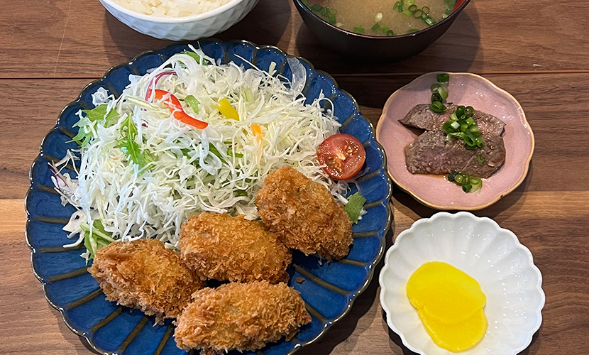 カキフライ定食。砺波ランチ定食日記。富山県砺波市お昼は定食屋、夜は居酒屋サンタス食堂。