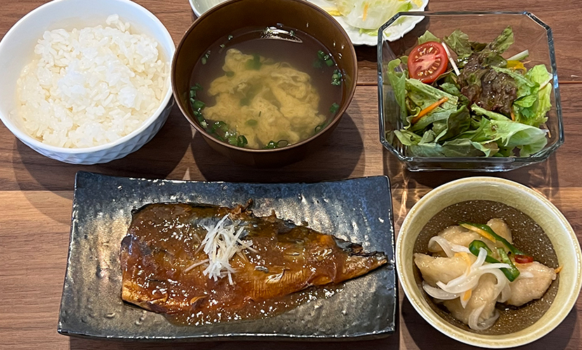 サバ味噌定食。砺波ランチ定食日記。富山県砺波市お昼は定食屋、夜は居酒屋サンタス食堂。