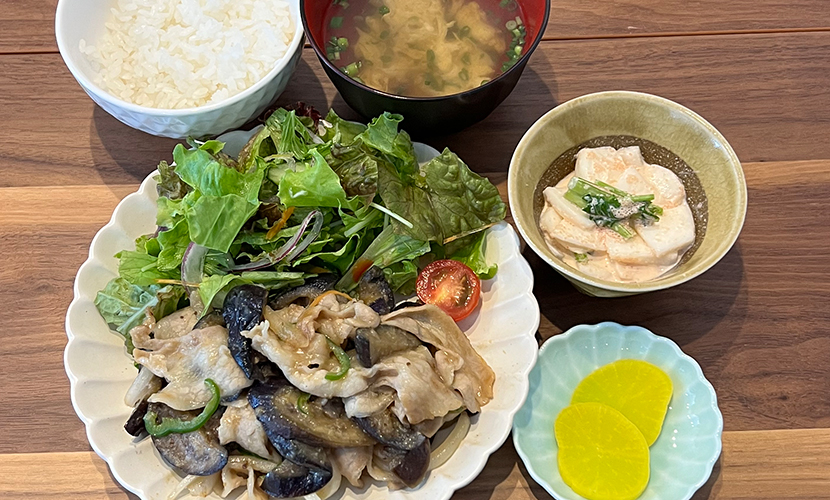 豚肉と茄子の味噌炒め定食。富山県砺波市の定食・居酒屋サンタス食堂のフードメニュー。