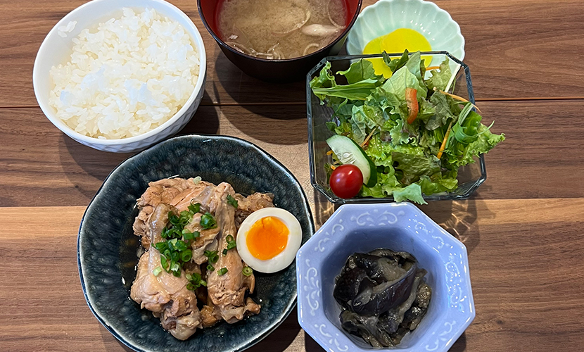 鶏のほろほろ煮定食。砺波ランチ定食日記。富山県砺波市お昼は定食屋、夜は居酒屋サンタス食堂。