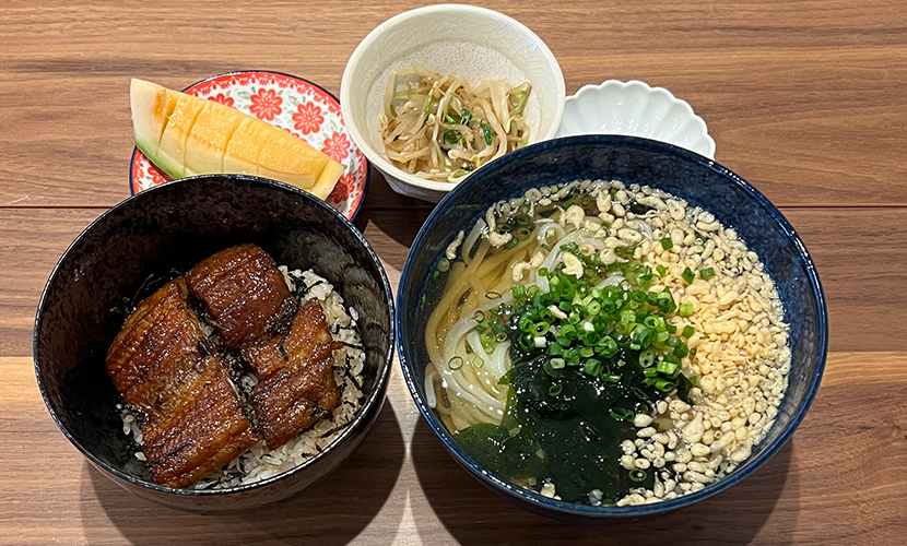 うなぎ丼＆冷やしうどん定食。富山県砺波市の定食・居酒屋サンタス食堂のフードメニュー。