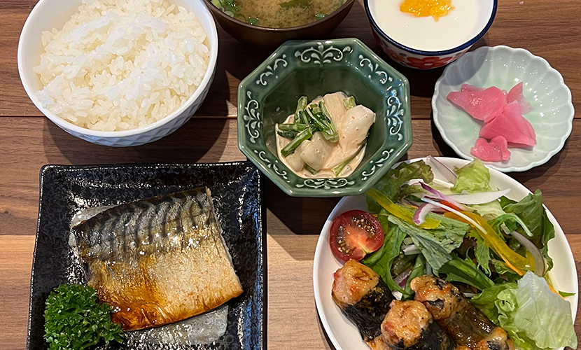 さばの照焼き定食。富山県砺波市の定食・居酒屋サンタス食堂のフードメニュー。
