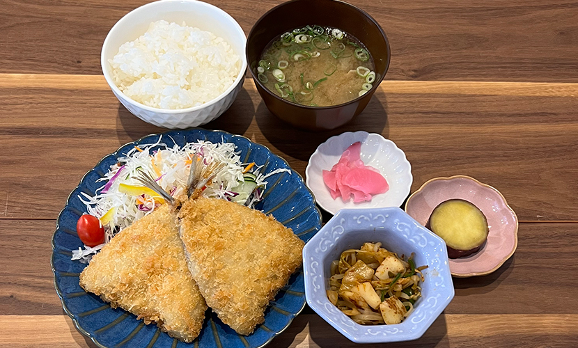 アジフライ定食。富山県砺波市の定食・居酒屋サンタス食堂のフードメニュー。