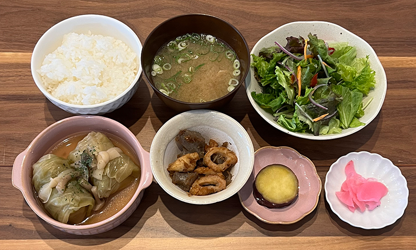 和風ロールキャベツ定食。富山県砺波市の定食・居酒屋サンタス食堂のフードメニュー。