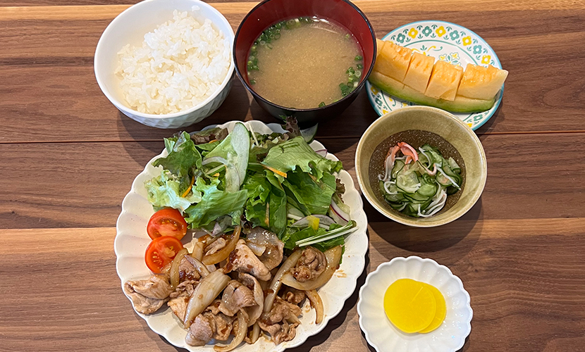豚の生姜焼き定食。富山県砺波市の定食・居酒屋サンタス食堂のフードメニュー。