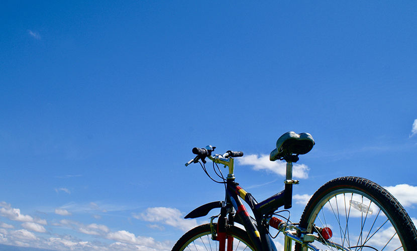 自転車漕ぎマシンによる運動。シニアにもおすすめリカンベントバイクの使い方。自転車漕ぎマシン（シニアにもおすすめ）なら富山県砺波市の会員制複合施設 sanTas（サンタス）。