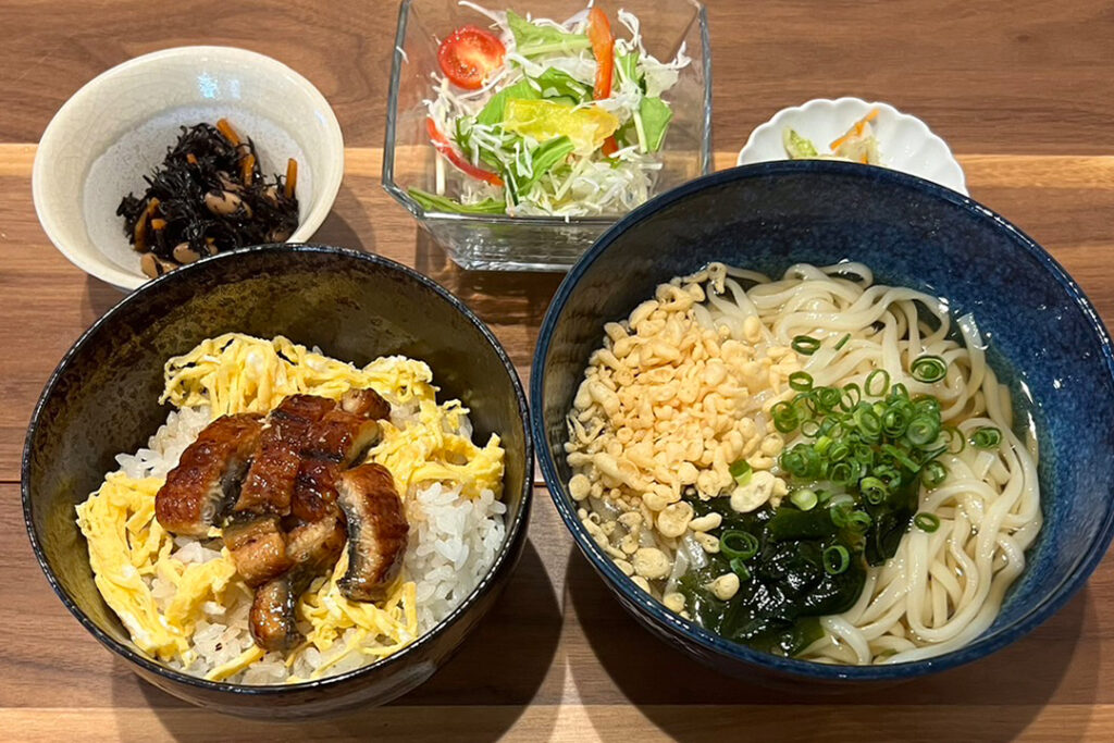 うなぎご飯＆冷やしうどん定食。富山県砺波市の定食・居酒屋サンタス食堂のフードメニュー。