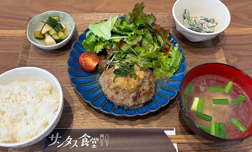 手作り和風ハンバーグ定食。富山県砺波市の定食・居酒屋サンタス食堂のフードメニュー。