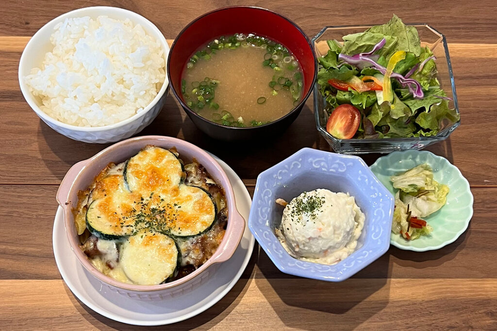 茄子のミートグラタン風定食。富山県砺波市の定食・居酒屋サンタス食堂のフードメニュー。