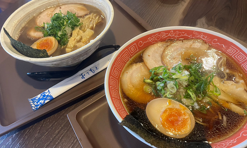 砺波市の中華そば屋「おっさん食堂」。2大看板。ラーメン。