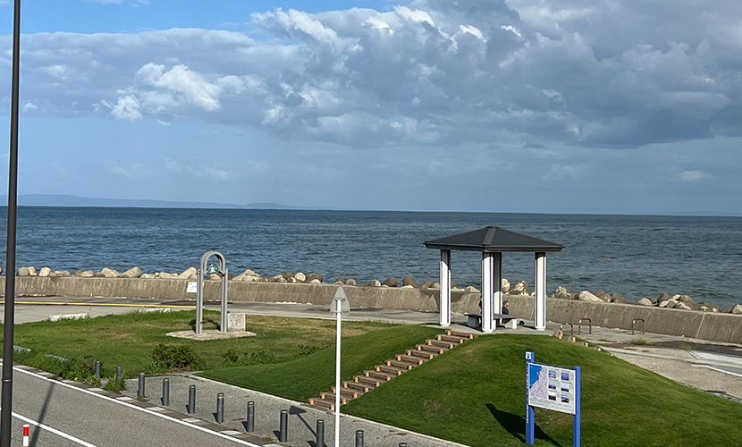 海の駅蜃気楼。魚津市。新鮮な魚介を食べたり買ったりできる店。