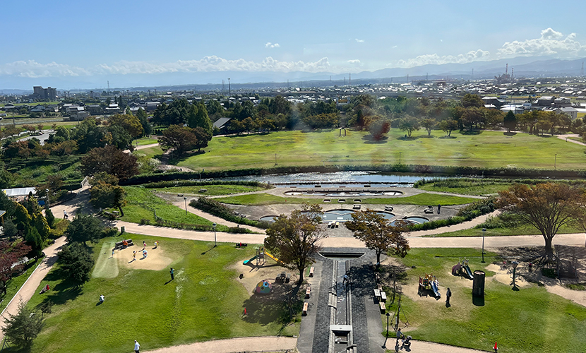 高岡市の公園。おとぎの森公園。展望台からの景色。