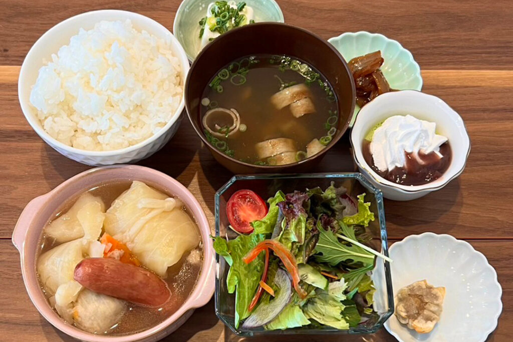 ロールキャベツポトフ風定食。富山県砺波市の定食・居酒屋サンタス食堂のフードメニュー。