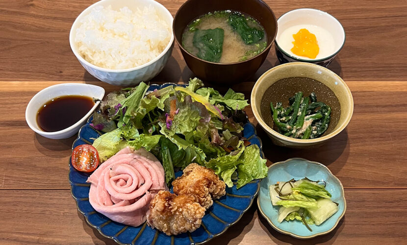 ローストポーク定食。富山県砺波市の定食・居酒屋サンタス食堂のフードメニュー