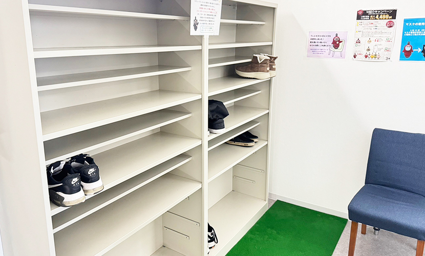 富山県砺波市の会員制複合施設 sanTas（サンタス）のフィットネスご利用方法について。FIT BASE（フィットベース）は土足厳禁おため、運動靴をお持ちください。入口のシューズロッカーにて履き替えてご利用ください。