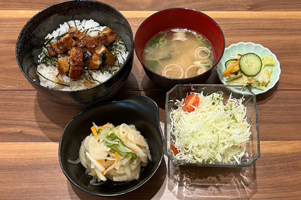 うなぎご飯＆魚の南蛮漬け定食。富山県砺波市の定食・居酒屋サンタス食堂のフードメニュー