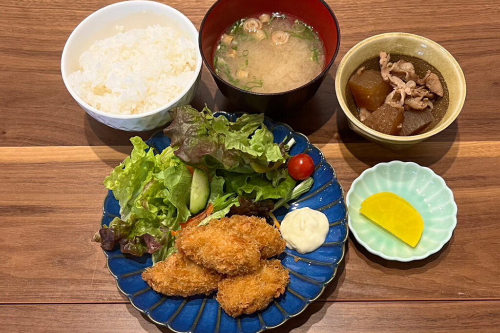 カキフライ定食。富山県砺波市の定食・居酒屋サンタス食堂のフードメニュー