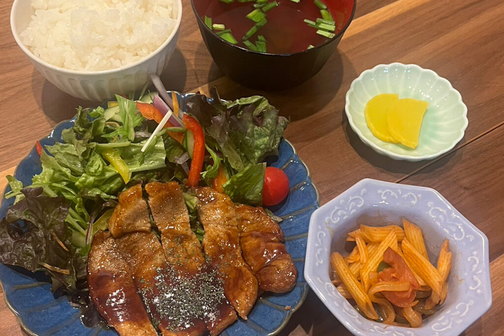 トンテキ定食。富山県砺波市の定食・居酒屋サンタス食堂のフードメニュー