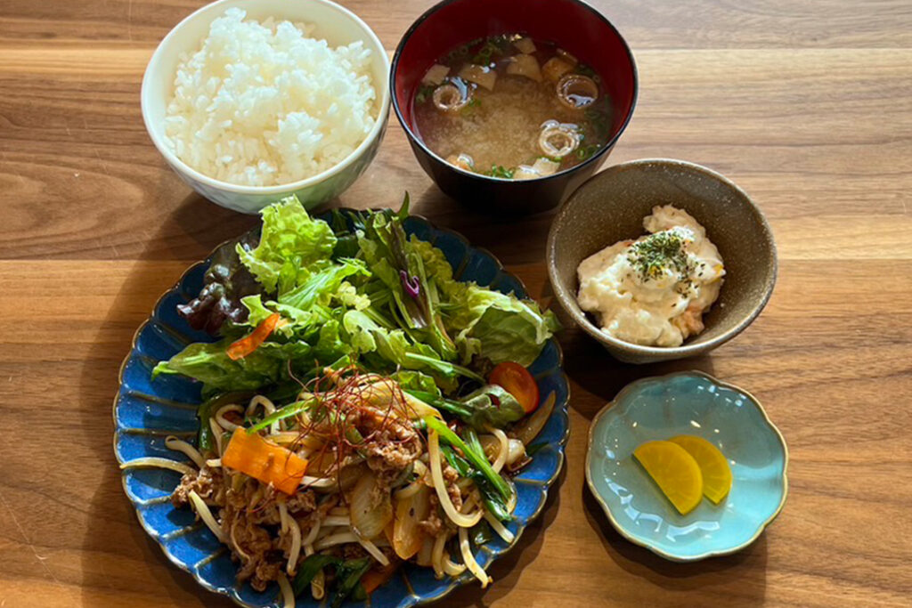 プルコギ定食。富山県砺波市の定食・居酒屋サンタス食堂のフードメニュー