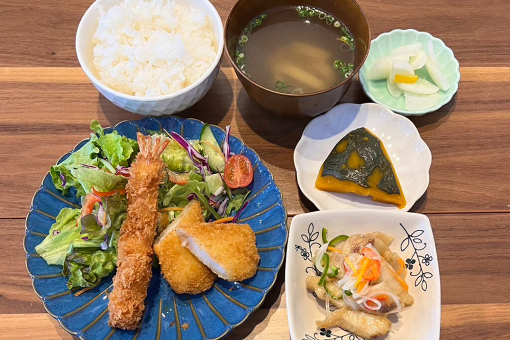 魚の南蛮漬け＆シーフードフライ定食。富山県砺波市の定食・居酒屋サンタス食堂のフードメニュー