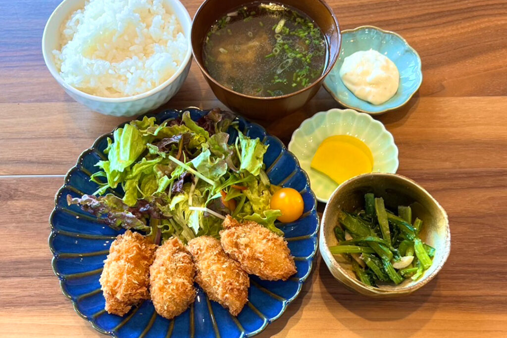 カキフライ定食。富山県砺波市の定食・居酒屋サンタス食堂のフードメニュー