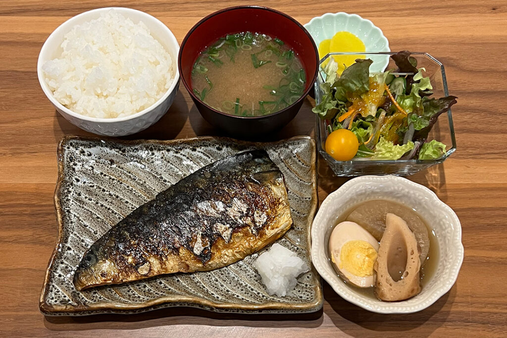 サバの塩焼き定食。富山県砺波市の定食・居酒屋サンタス食堂のフードメニュー