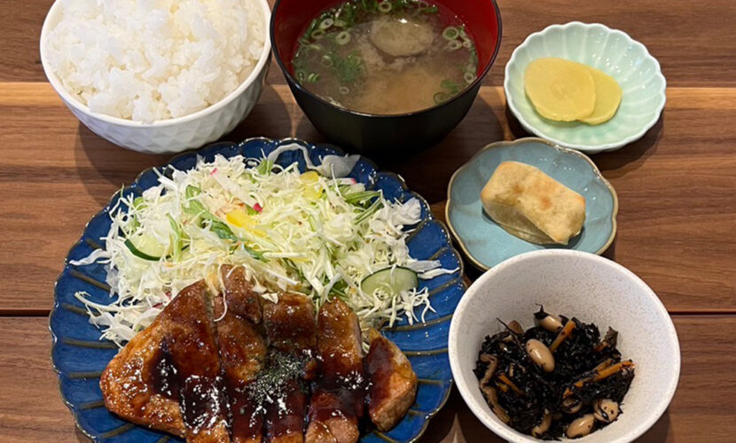 トンテキ定食。富山県砺波市の定食・居酒屋サンタス食堂のフードメニュー