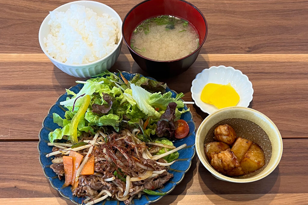 プルコギ定食。富山県砺波市の定食・居酒屋サンタス食堂のフードメニュー