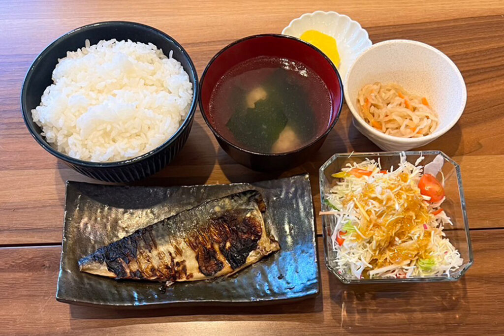 焼きサバ（西京焼き風）定食。富山県砺波市の定食・居酒屋サンタス食堂のフードメニュー