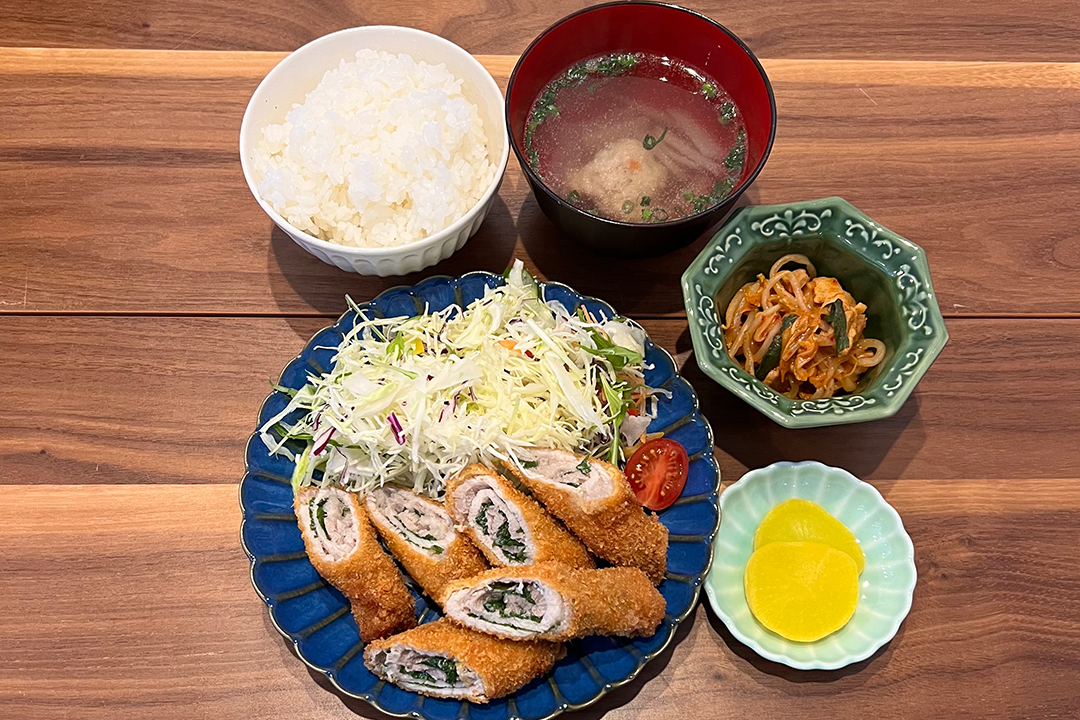 しそ巻き豚カツ定食。富山県砺波市の定食・居酒屋サンタス食堂のフードメニュ。