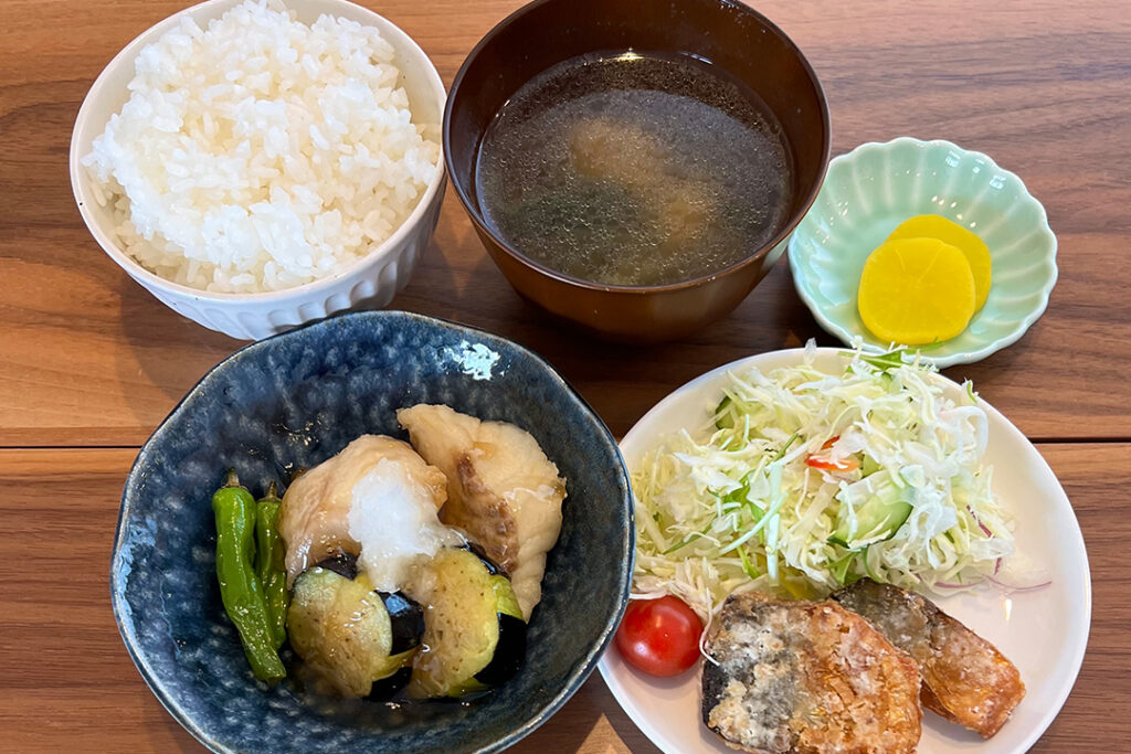 たらのみぞれあんかけ定食。富山県砺波市の定食・居酒屋サンタス食堂のフードメニュー