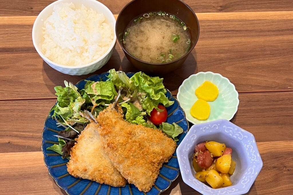 アジフライ定食。富山県砺波市の定食・居酒屋サンタス食堂のフードメニュー