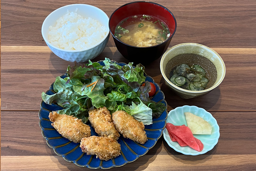 カキフライ定食。富山県砺波市の定食・居酒屋サンタス食堂のフードメニュー