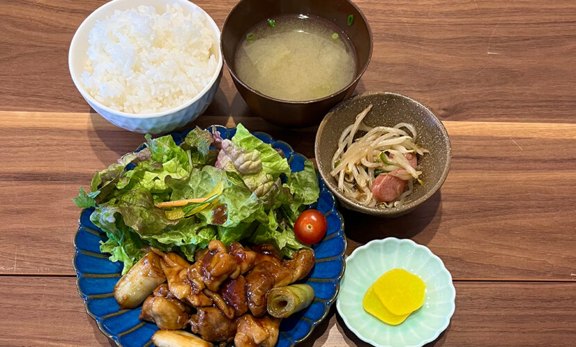 焼き鳥風定食。富山県砺波市の定食・居酒屋サンタス食堂のフードメニュ。