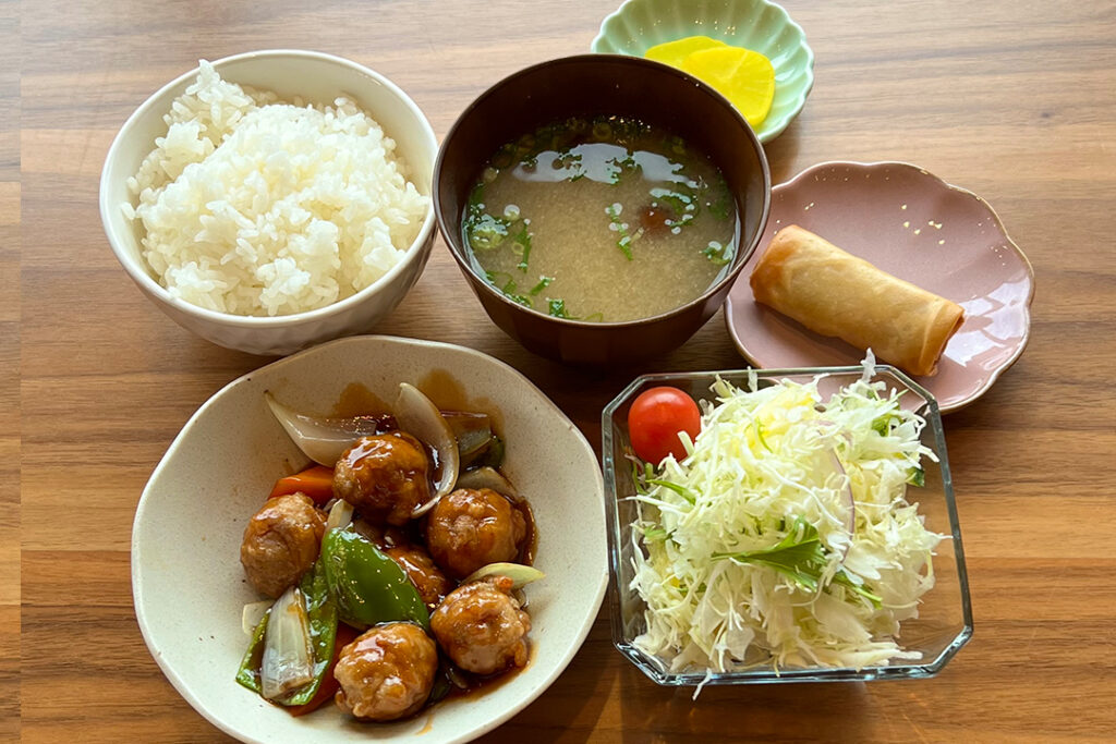 酢豚定食。富山県砺波市の定食・居酒屋サンタス食堂のフードメニュー